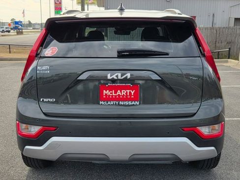 Used 2023 Kia Niro EX image 6
