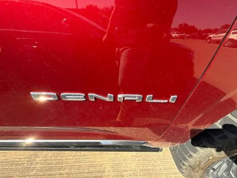 Used 2024 GMC Yukon XL Denali Ultimate AWD/4WD image 5