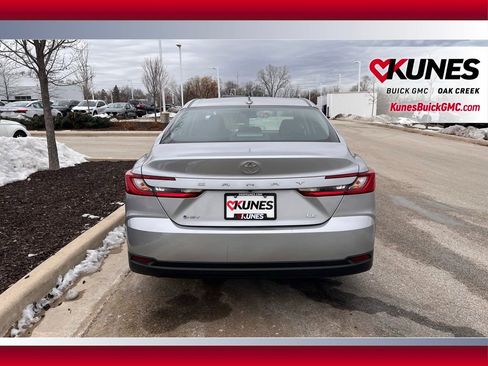 Used 2025 Toyota Camry SE image 5