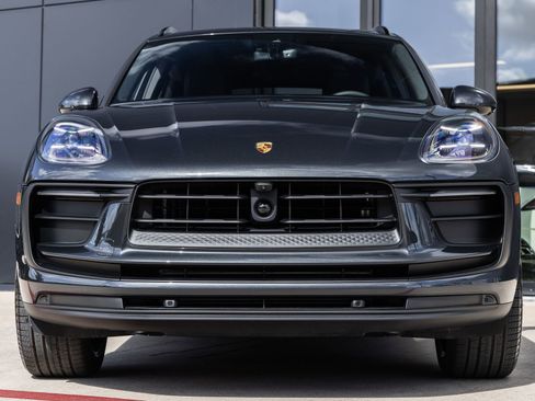 Certified 2026 Porsche Macan AWD/4WD image 8