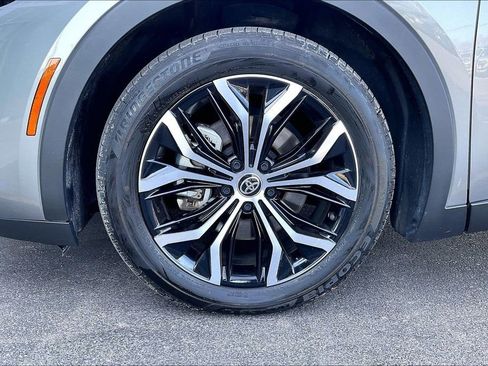 Used 2023 Toyota Crown Limited image 10