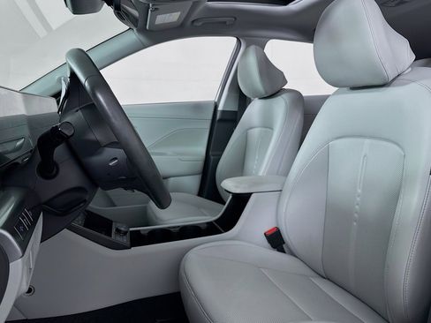 Used 2025 Hyundai Kona Limited image 16