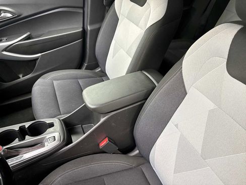 Used 2025 Chevrolet Trax RS w/ Driver Confidence Package image 21