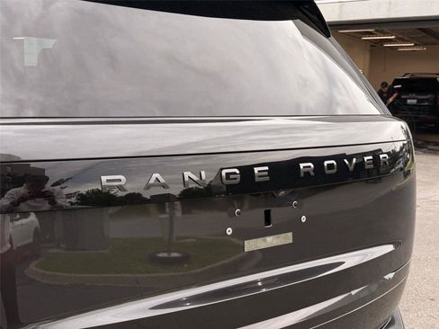 Used 2025 Land Rover Range Rover SE AWD/4WD image 16