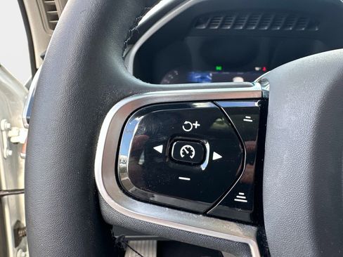 Certified 2023 Volvo XC90 B6 Plus image 28