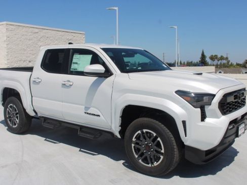 New 2025 Toyota Tacoma TRD Sport image 2