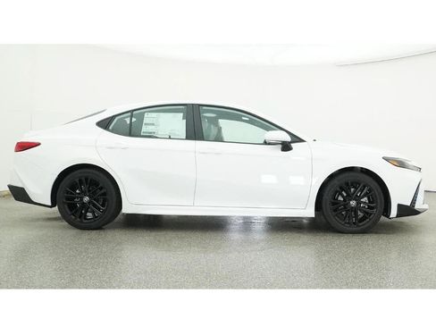 Used 2026 Toyota Camry SE FWD image 27