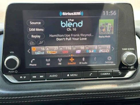 Used 2021 Nissan Rogue SV image 11