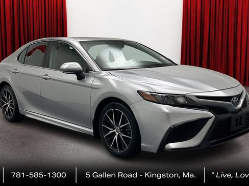 Certified 2023 Toyota Camry SE w/ Cold Weather Package FWD image 3