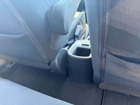 Used 2018 Nissan Kicks SV FWD image 33