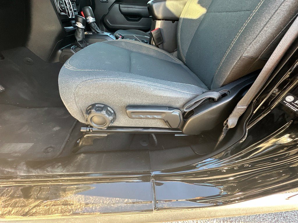 Used 2025 Jeep Gladiator Sport AWD/4WD image 8