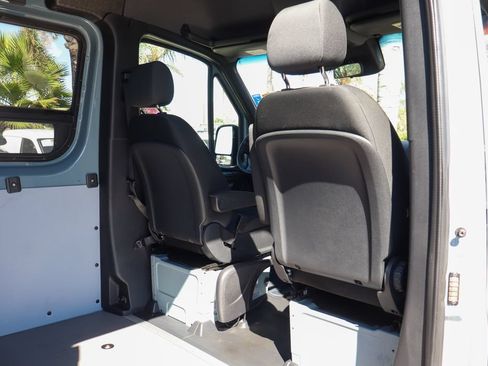Used 2020 Mercedes-Benz Sprinter 1500 image 12