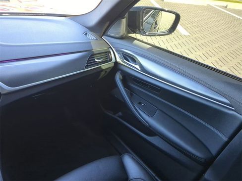 Used 2022 BMW M550i xDrive w/ Executive Package image 18