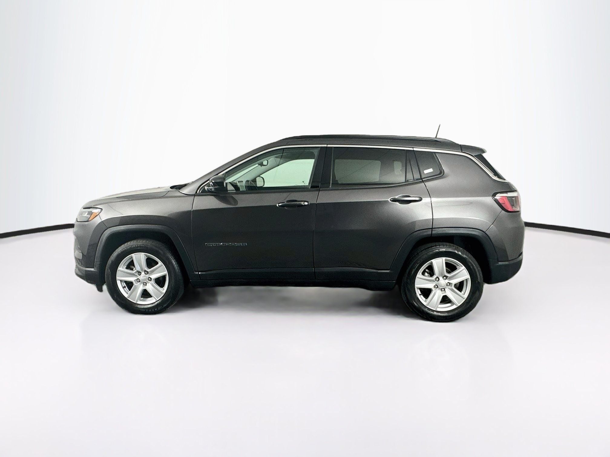 Used 2022 Jeep Compass Latitude FWD image 4
