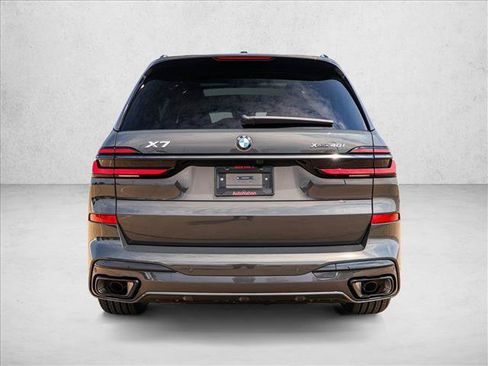 New 2027 BMW X7 xDrive40i w/ M Sport Package AWD/4WD image 6