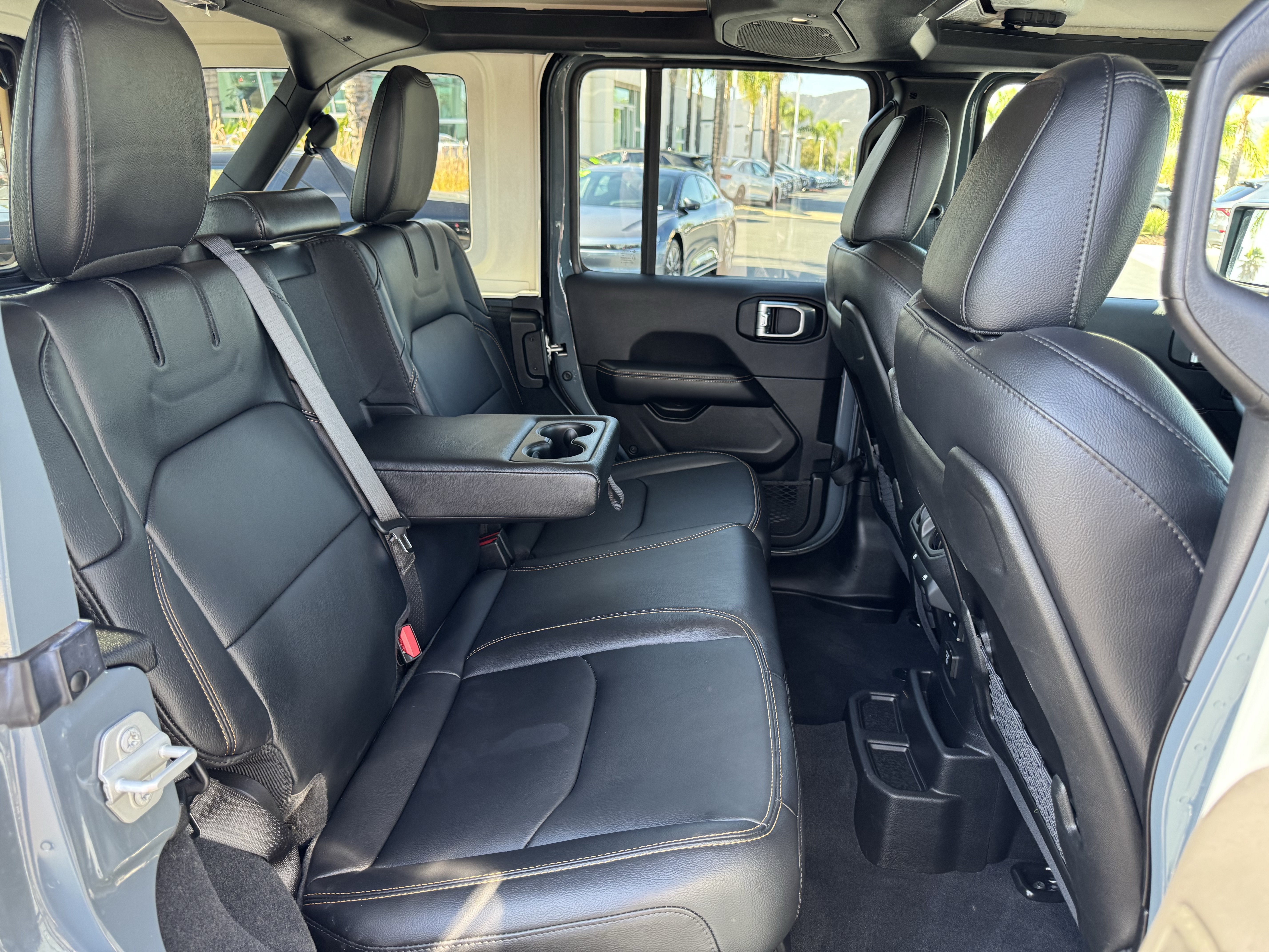 Used 2024 Jeep Wrangler Unlimited Sahara AWD/4WD image 34