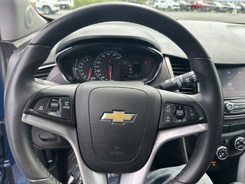 Used 2020 Chevrolet Trax LT w/ Driver Confidence Package AWD/4WD image 13