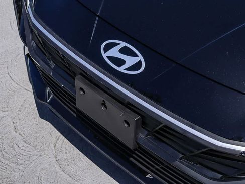 Used 2025 Hyundai Elantra Sport FWD image 8
