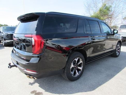 Used 2025 GMC Yukon XL AT4 Ultimate AWD/4WD image 8