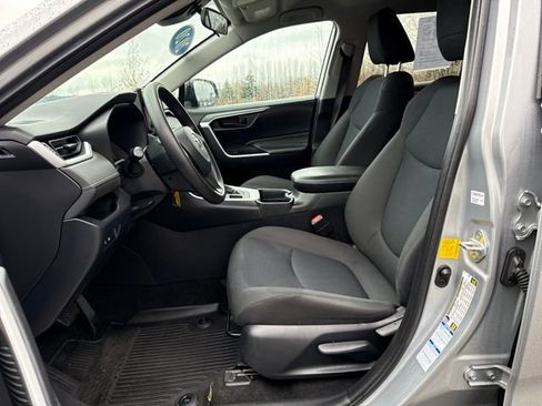 Used 2020 Toyota RAV4 LE image 16