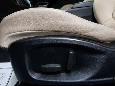 Used 2017 Jaguar F-PACE Premium image 10