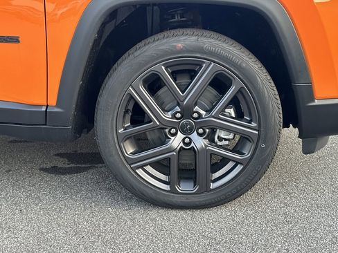 New 2026 Jeep Compass Latitude w/ Sun and Sound Group image 12