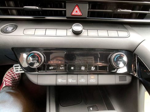 New 2025 Hyundai Elantra SEL image 21