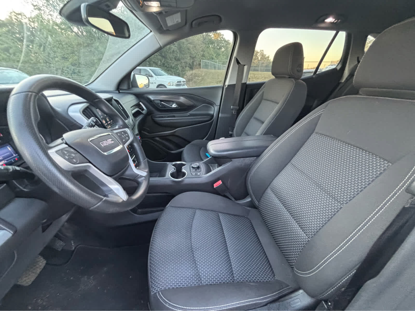 Used 2024 GMC Terrain SLE w/ Driver Convenience Package AWD/4WD image 3