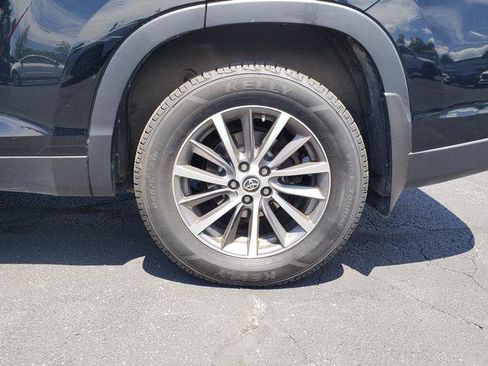 Used 2019 Toyota Highlander XLE AWD/4WD image 11