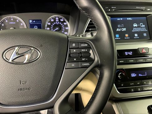 Used 2017 Hyundai Sonata Limited w/ Cargo Package FWD image 12