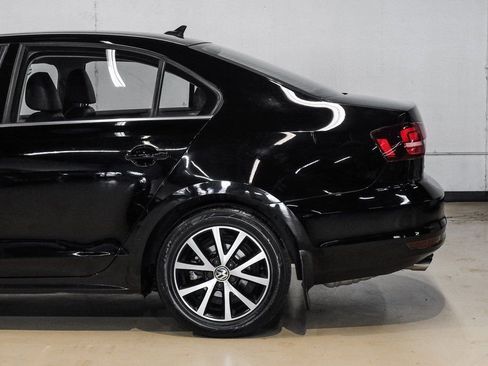 Used 2017 Volkswagen Jetta SE image 18