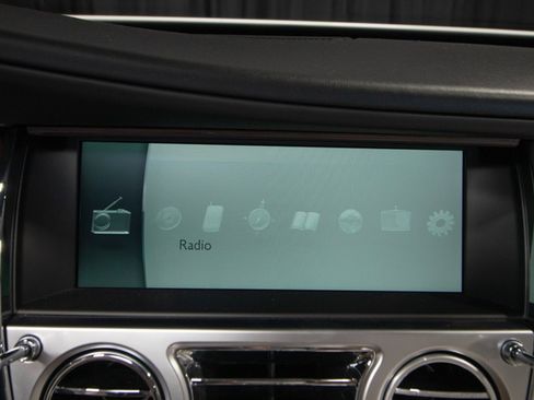 Used 2017 Rolls-Royce Dawn image 31