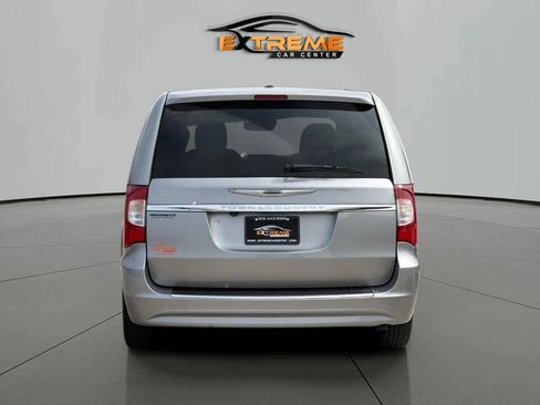 Used 2016 Chrysler Town & Country Touring w/ Driver Convenience Group FWD image 6