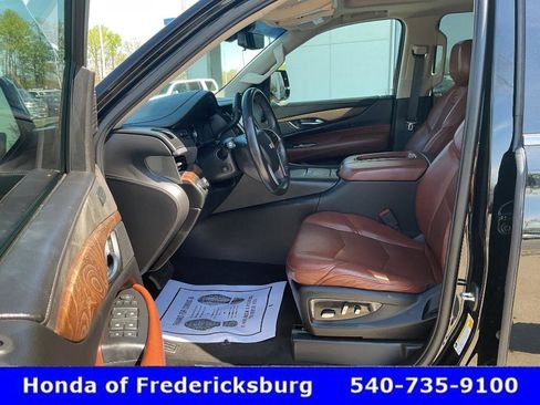 Used 2019 Cadillac Escalade Premium Luxury RWD image 35