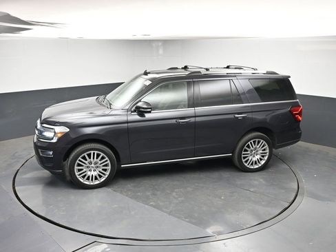 Used 2024 Ford Expedition Limited image 19