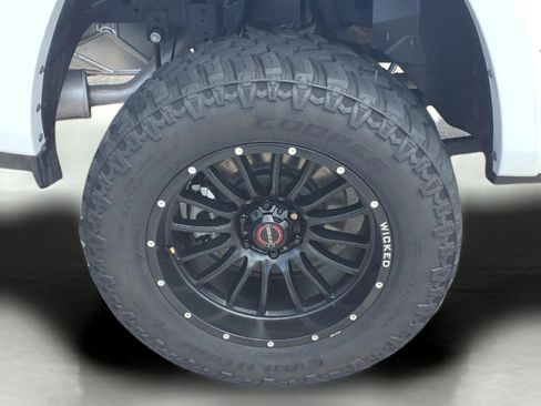 Used 2022 RAM 1500 Laramie AWD/4WD image 9
