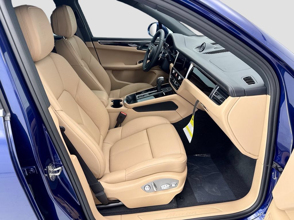 Used 2026 Porsche Macan AWD/4WD image 21