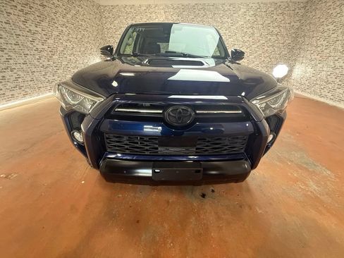 Used 2020 Toyota 4Runner Venture AWD/4WD image 2