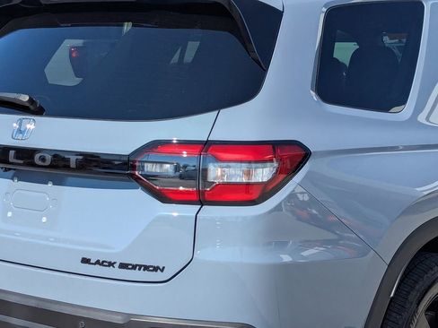 Used 2025 Honda Pilot Black Edition image 7