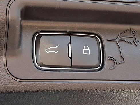 Used 2022 Ford Explorer Limited w/ Equipment Group 301A image 29