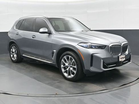 Used 2025 BMW X5 xDrive40i AWD/4WD image 1