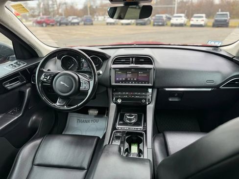 Used 2019 Jaguar F-PACE Premium image 19