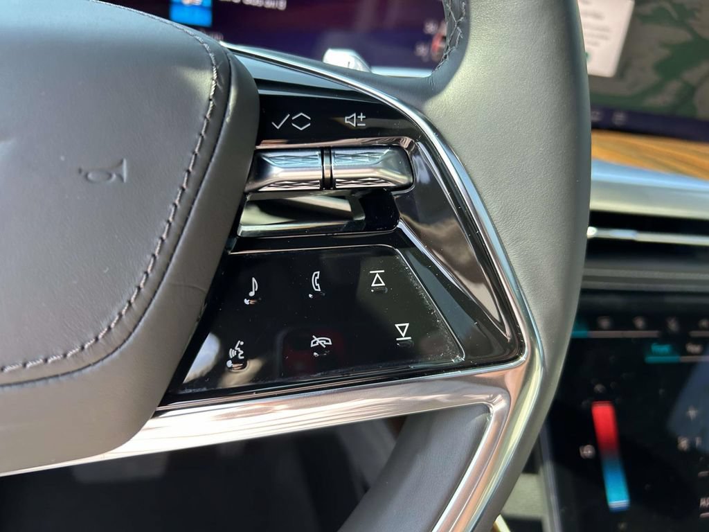 Used 2025 Cadillac Escalade ESV Sport Platinum w/ LPO, ONYX Package AWD/4WD image 26