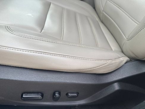 Used 2019 Ford Escape SEL FWD image 6
