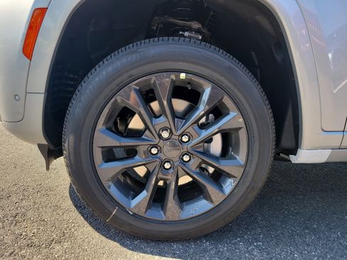 New 2026 Jeep Grand Cherokee L Limited AWD/4WD image 10