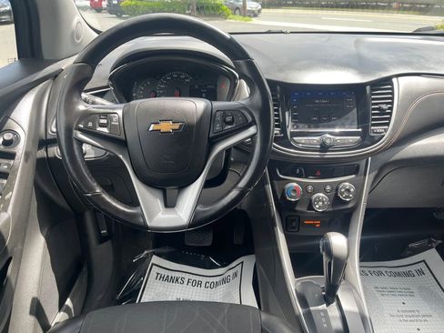 Used 2022 Chevrolet Trax LT w/ Driver Confidence Package AWD/4WD image 19