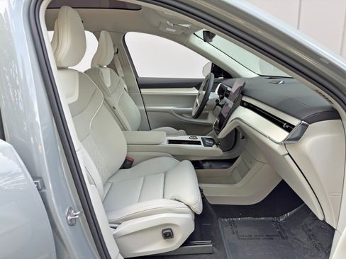 Used 2025 Volvo EX90 Ultra AWD/4WD image 16