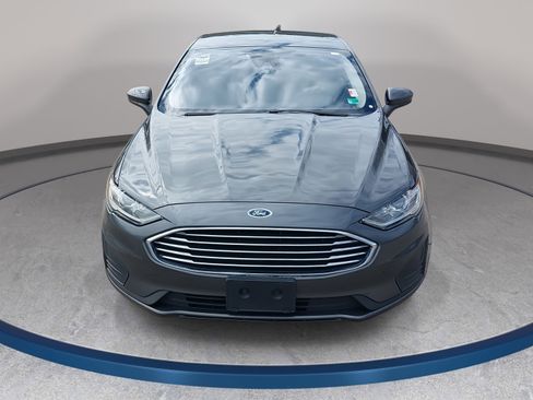 Used 2020 Ford Fusion SE image 2
