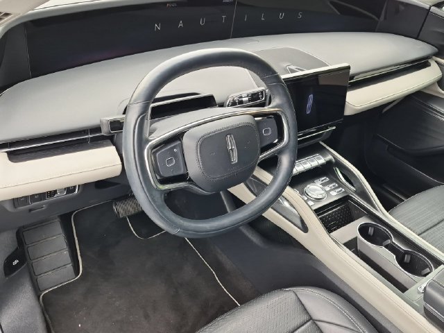 Used 2024 Lincoln Nautilus Reserve AWD/4WD image 10