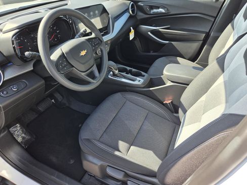 New 2026 Chevrolet Trax LS w/ LS Convenience Package FWD image 14